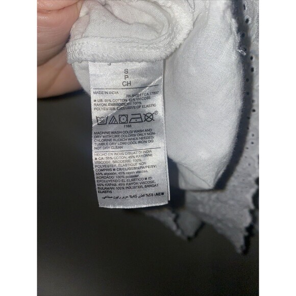 Old Navy White Babydoll Embroidered Swiss Flutter Sleeve Tie Back Blouse S Boho - Picture 11 of 11